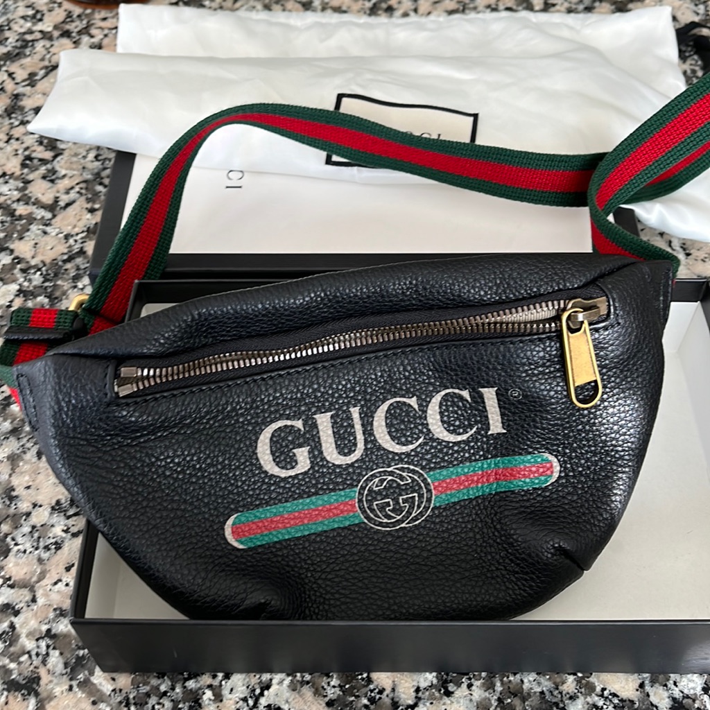 Gucci Grained Calfskin Small Logo Belt Bag Black